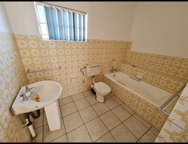 266M² BUILDING FOR SALE IN RUSTENBURG CENTRAL